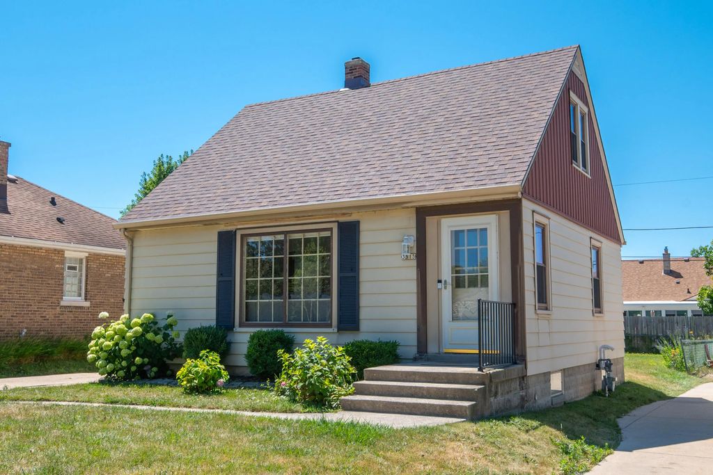 3513 S 48th St, Greenfield