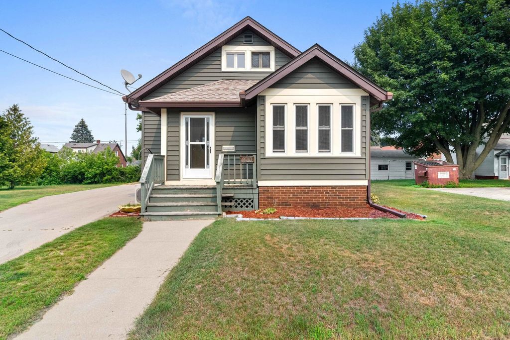 1133 S 20th St, Manitowoc
