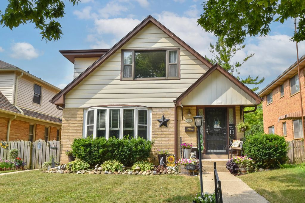 8023 W Beckett Ave 8023a, Milwaukee