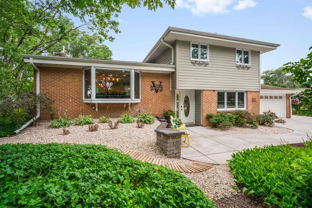 5393 S Allenwood Ln, Hales Corners