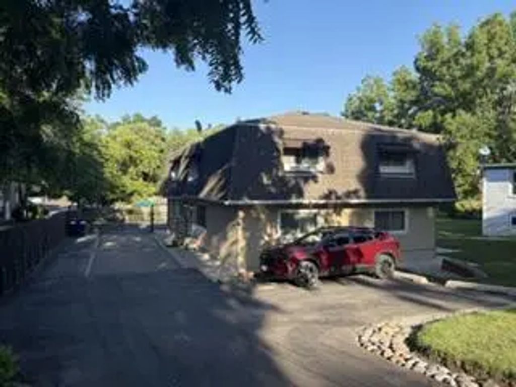251 Elmwood Ave 4, Lake Geneva