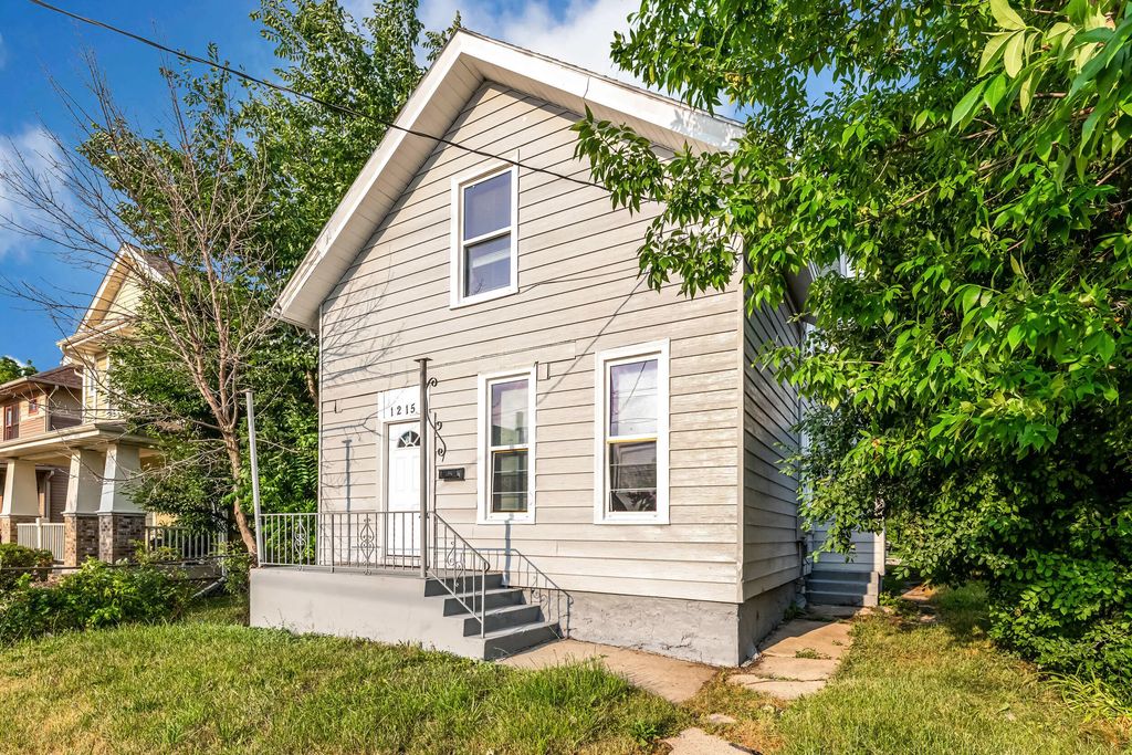 1215 Racine St, Racine
