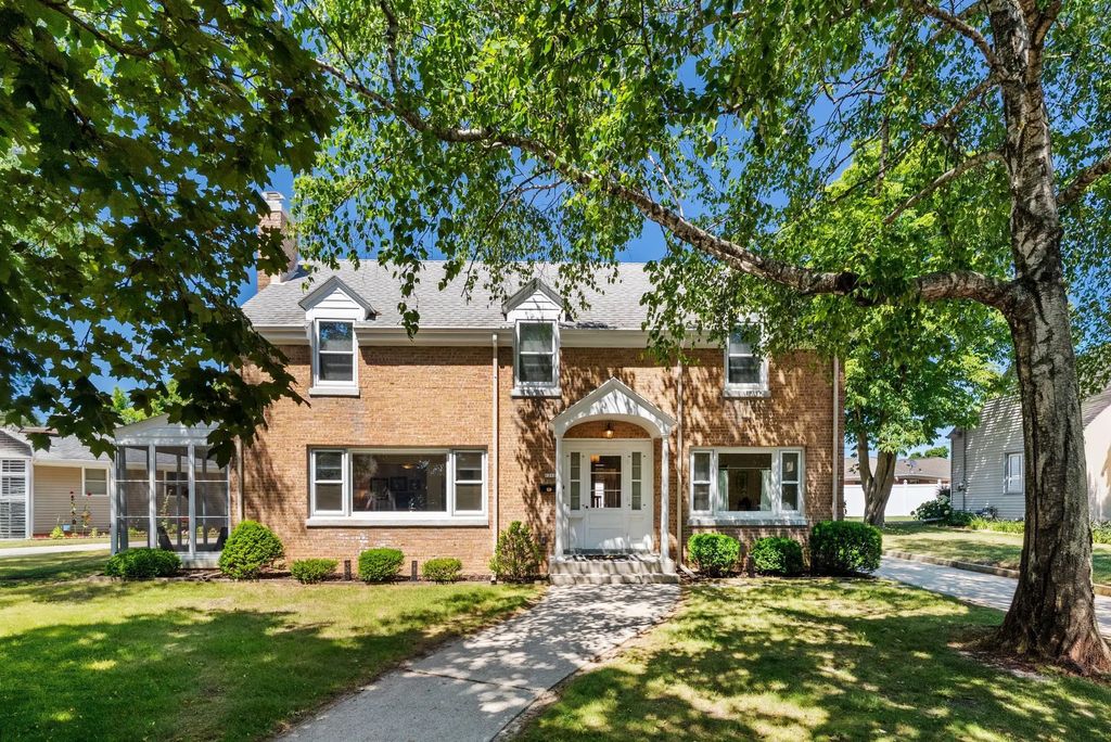 1212 Fairmont Ln, Manitowoc