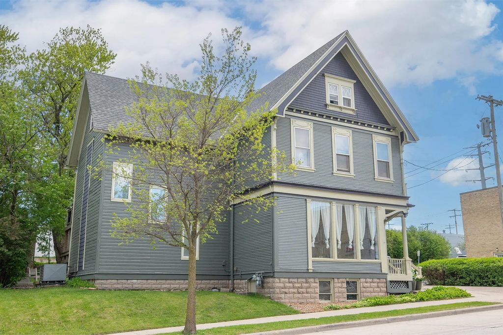 531 W Grand Ave, Port Washington