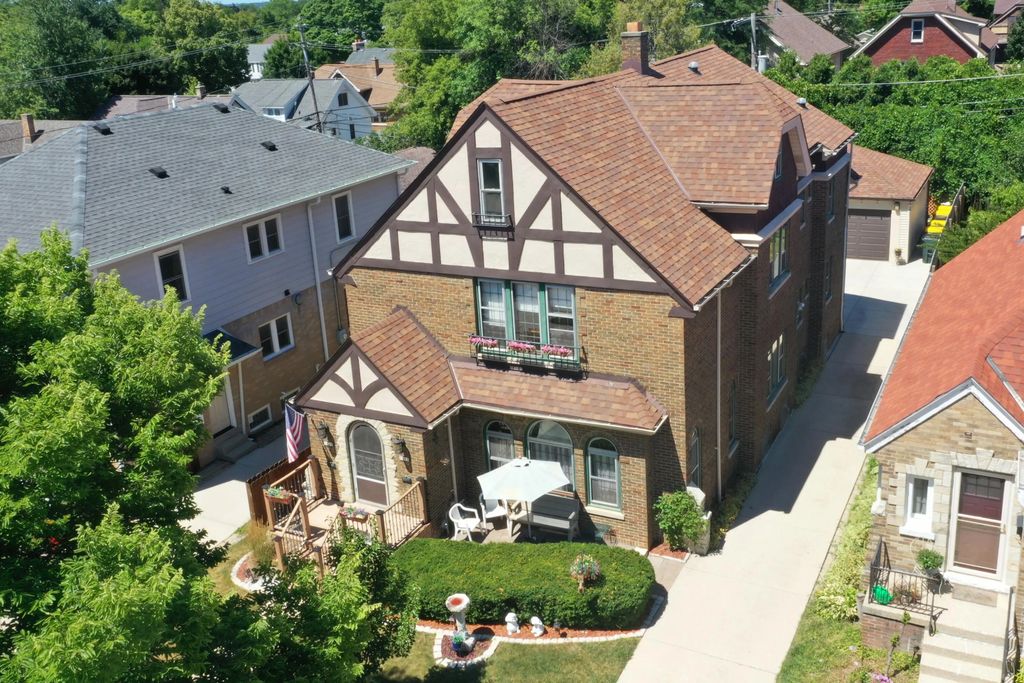 1620 E Olive St 1622, Shorewood