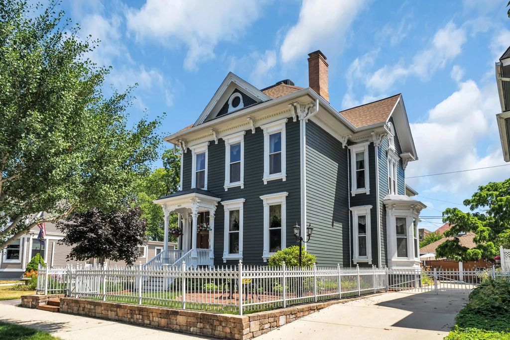 1037 College Ave, Racine