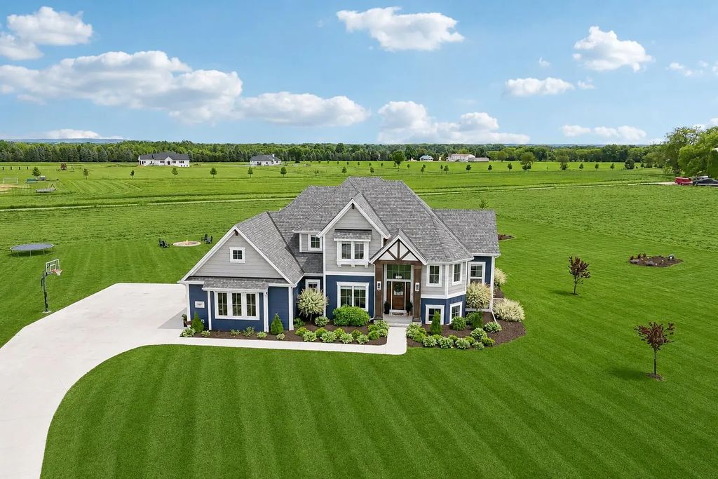 560 Cedar Ln, Summit