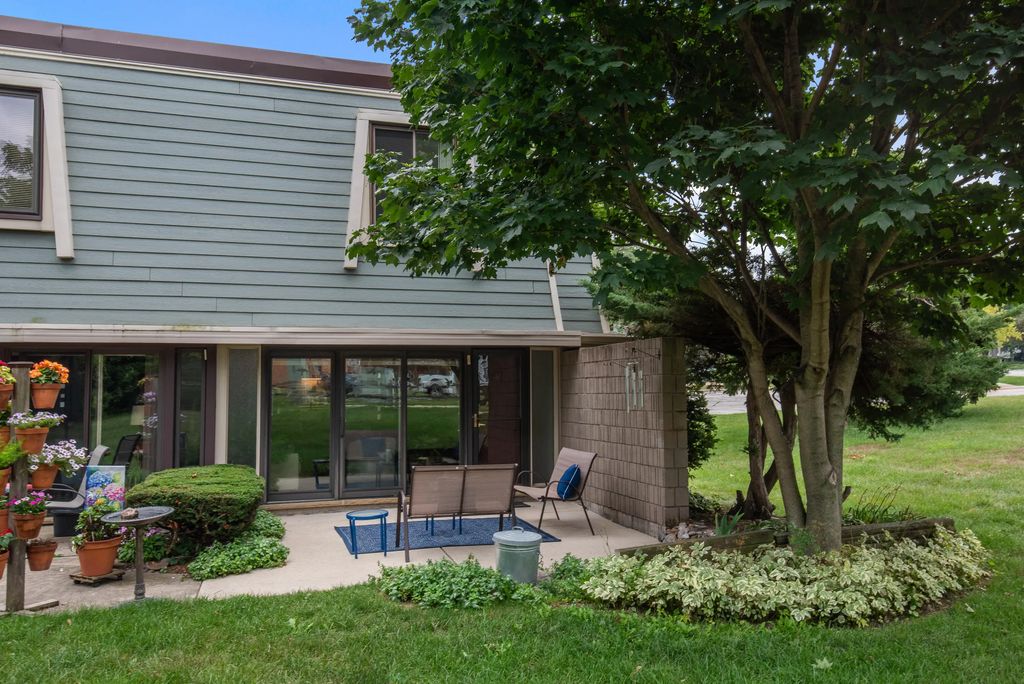 3333 5th Ave 2-j, South Milwaukee