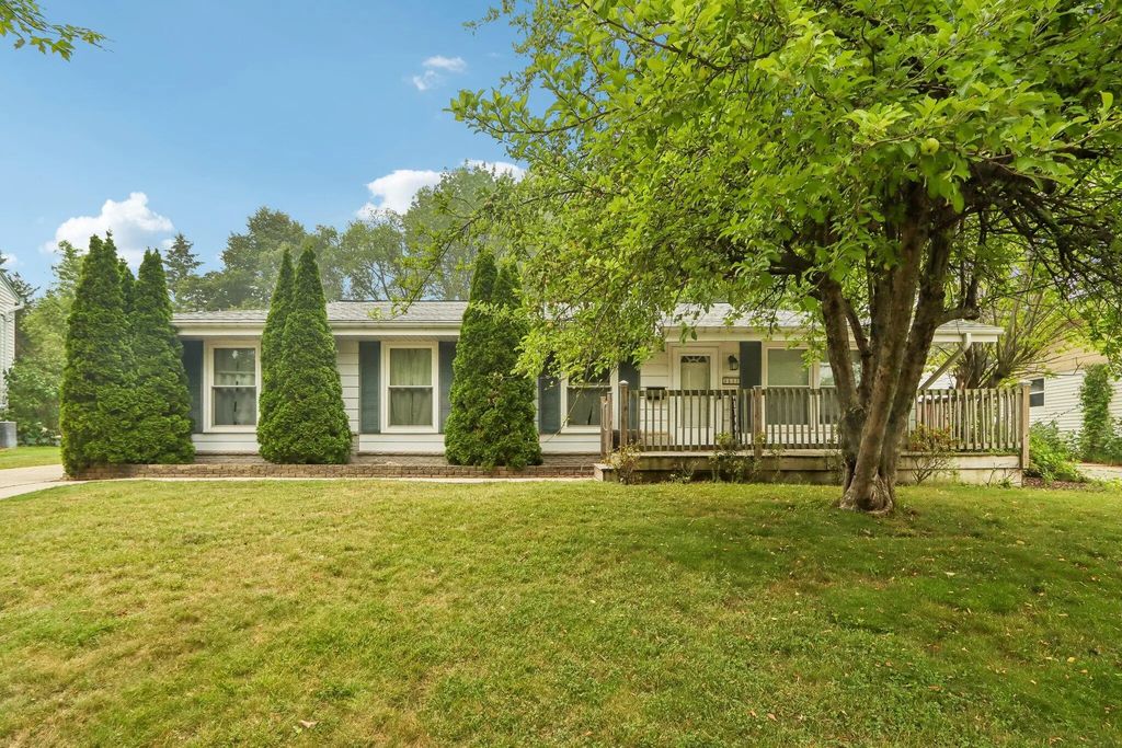 1517 Meadow Ct, Port Washington