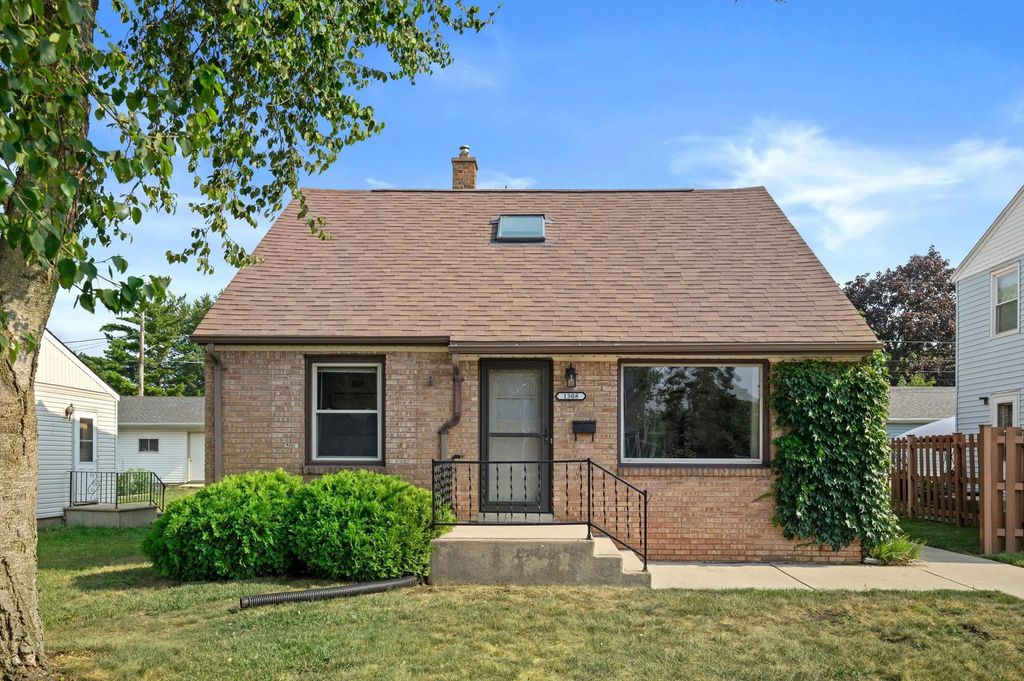 1308 Mackinac Ave, South Milwaukee