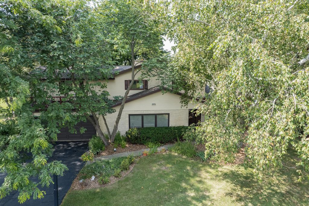 1408 Country Club Ln, Watertown