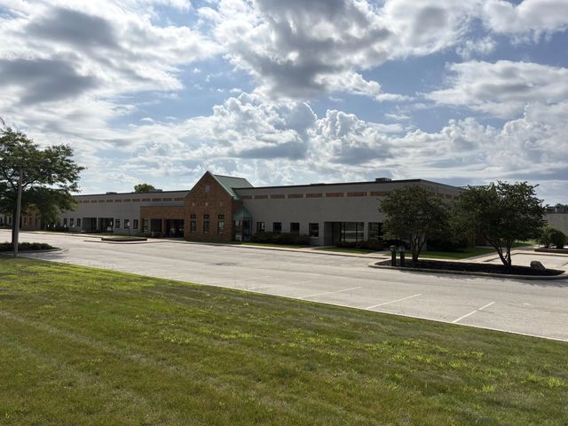 N19w6717 Commerce Ct 6741, Cedarburg