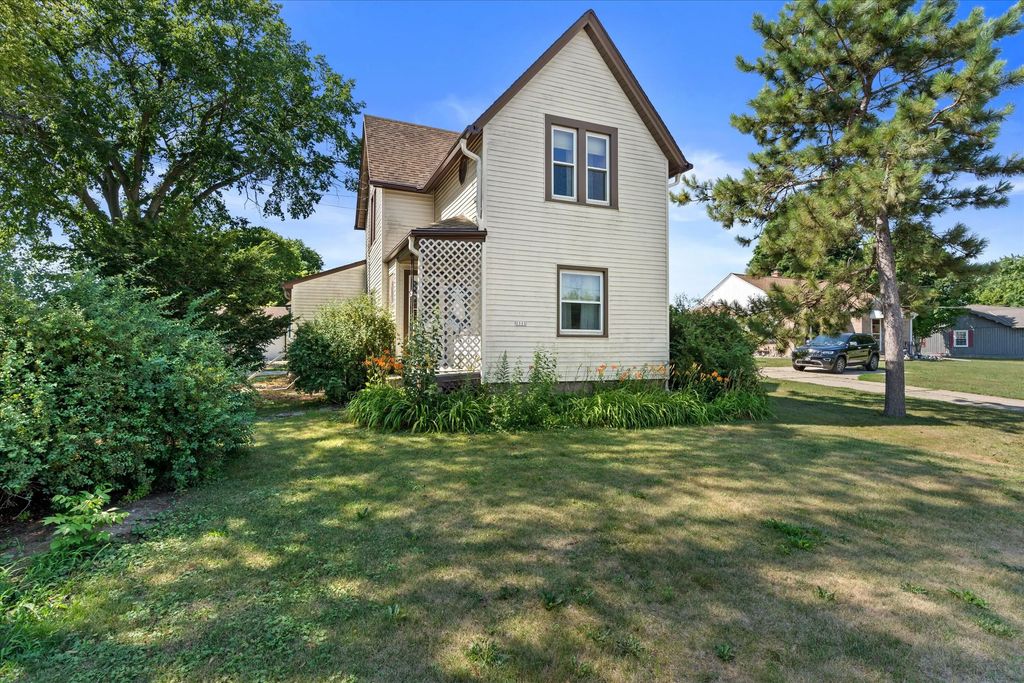 1111 W Oakwood Rd, Oak Creek