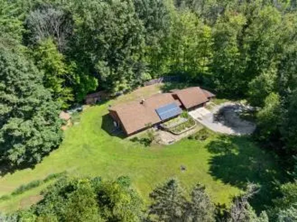 4607 Reforestation Rd, Suamico