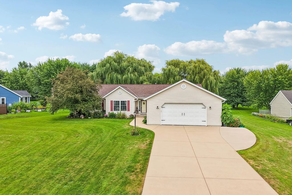 W2055 Summer Hill Dr, Sullivan