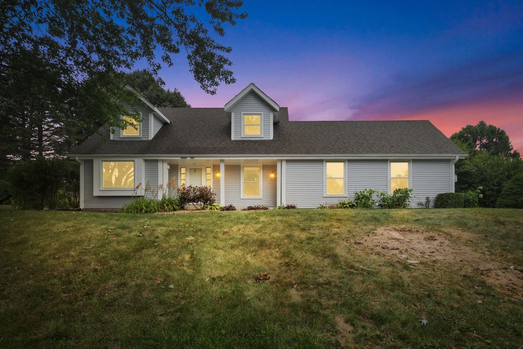 10229 N Concord Dr, Mequon