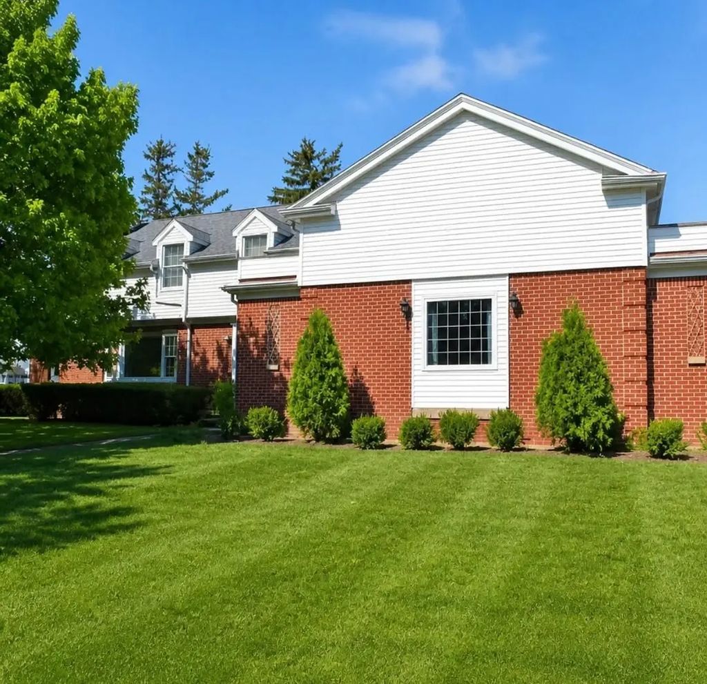 565 Sunrise Ave, Lomira