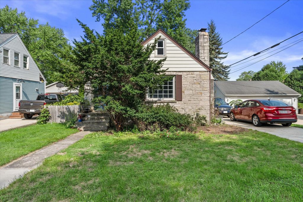 W168n9104 Falls Ave, Menomonee Falls
