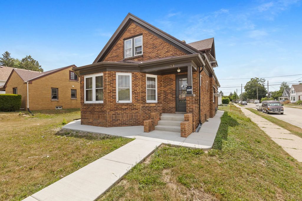 1313 Marquette Ave, South Milwaukee
