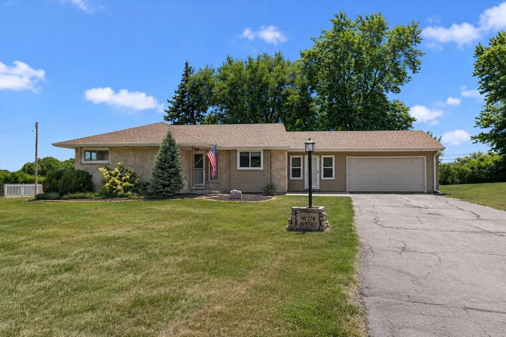 W174n9787 Wendy Ln, Germantown