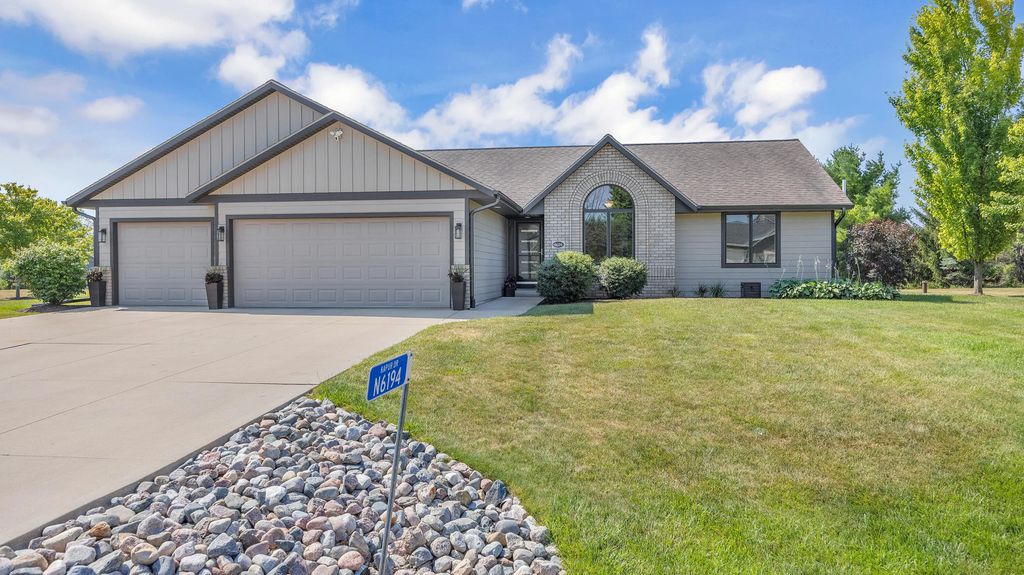 N6194 Kapur Dr, Sheboygan Falls