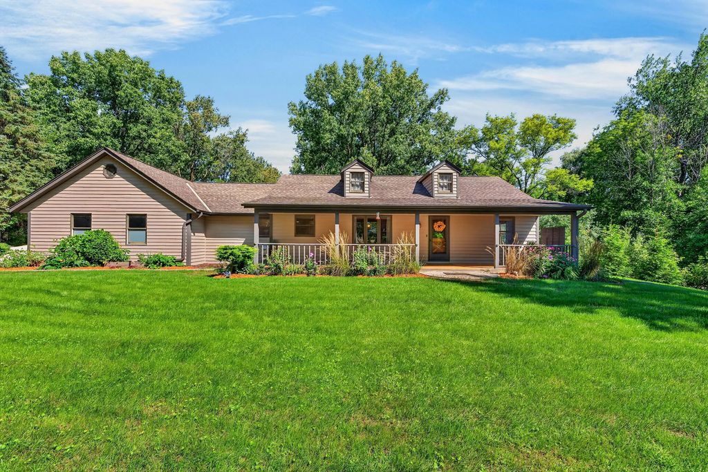 6242 Pleasant Valley Rd, Cedarburg