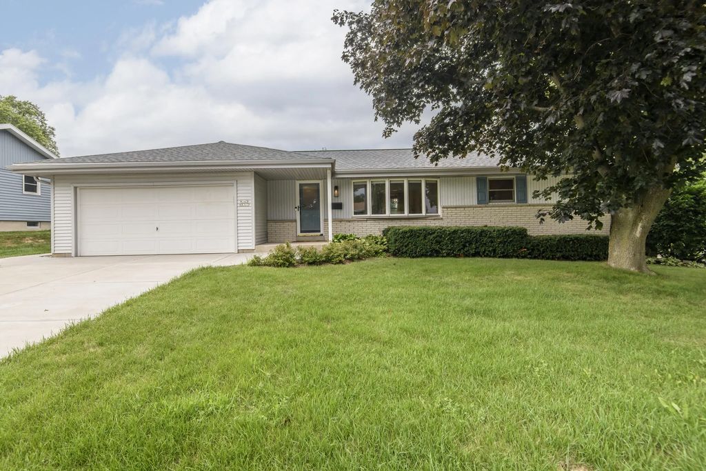 W143n8317 Oxford St, Menomonee Falls
