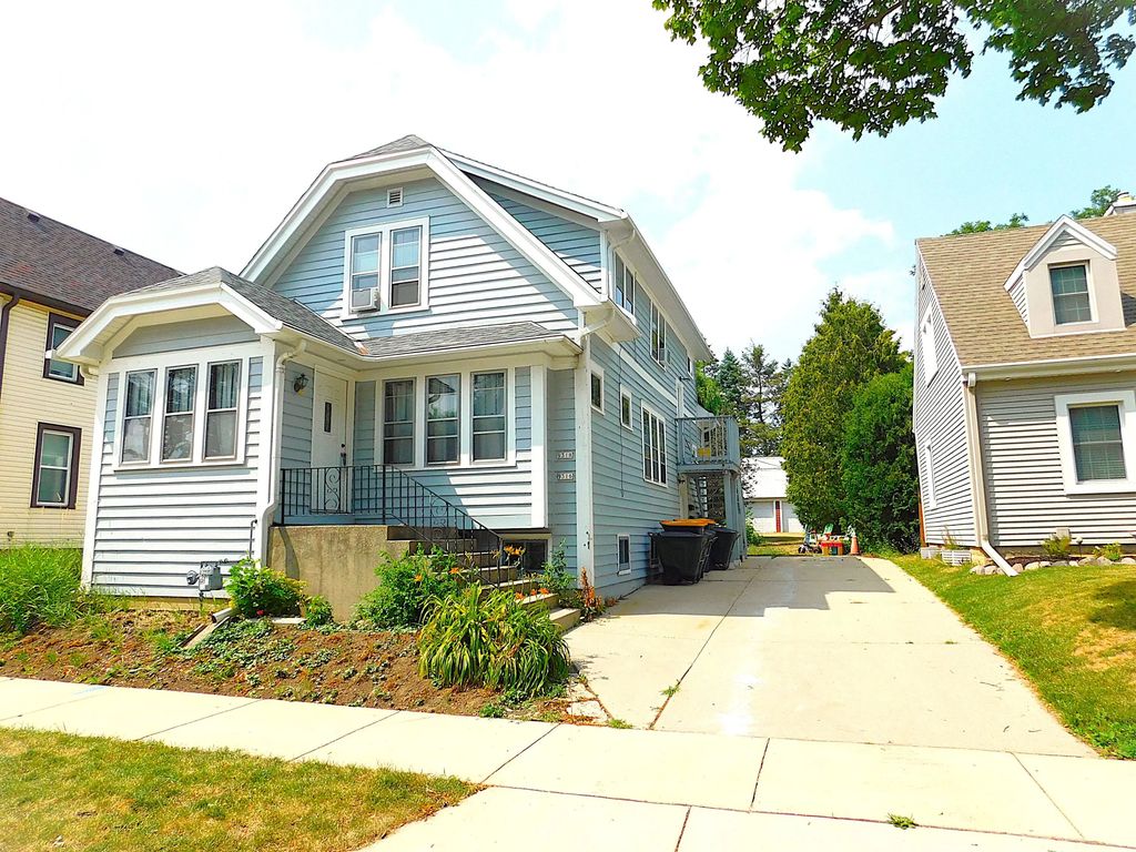 9316 W Mitchell St, West Allis
