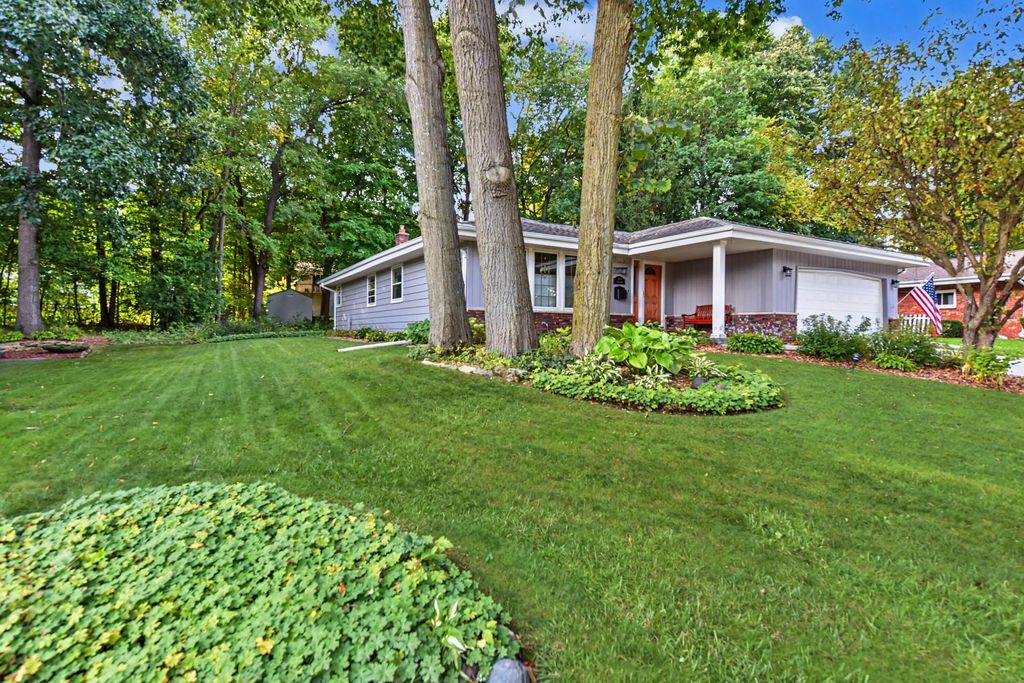 5879 Ramona Dr, Greendale