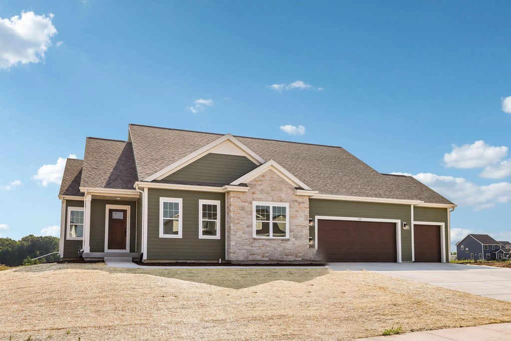 438 Sandstone St, Slinger