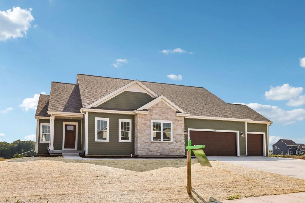 438 Sandstone St, Slinger
