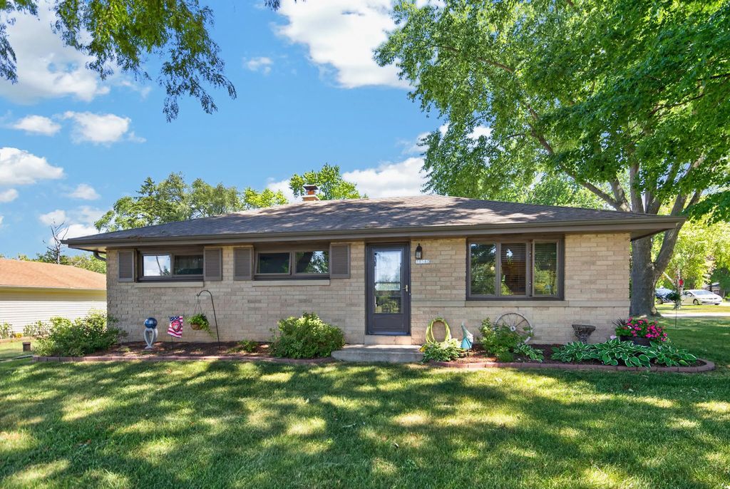 10380 S Chicago Rd, Oak Creek