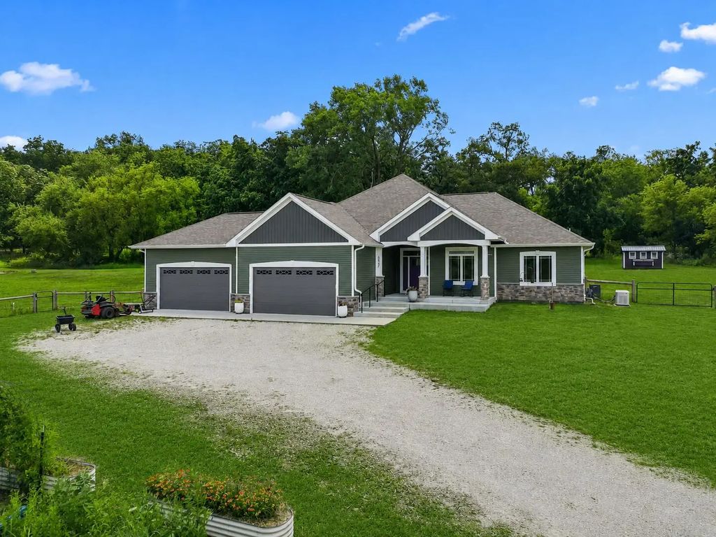 6847 State Road 36, Lyons