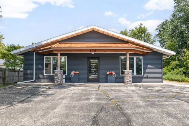450 Main St, Lomira