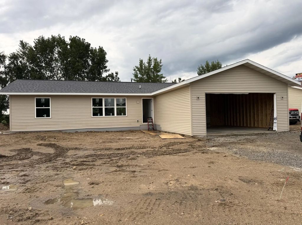 1278 E Bluff Rd, Whitewater