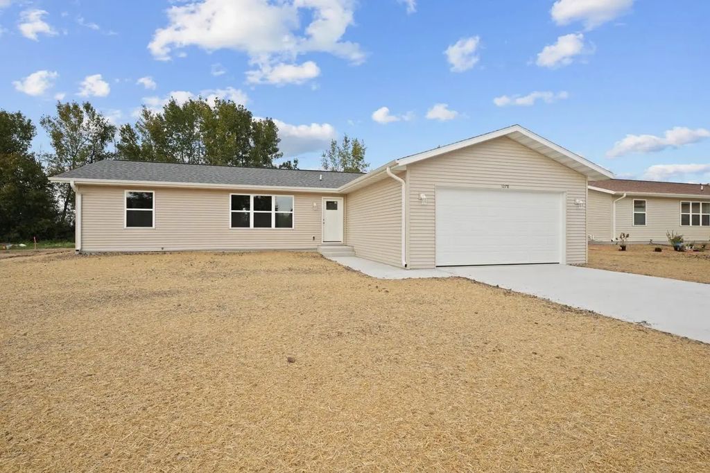1278 E Bluff Rd, Whitewater