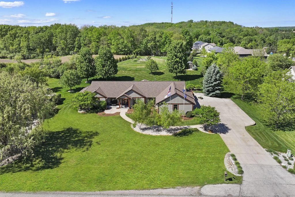 6724 Horseshoe Trl, Burlington