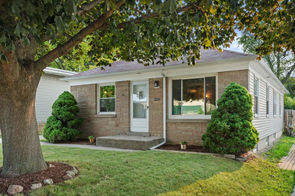 1735 S 92nd St, West Allis