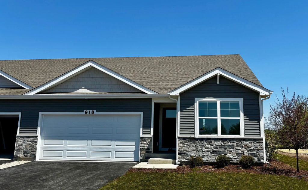818a Concord Cir, Burlington