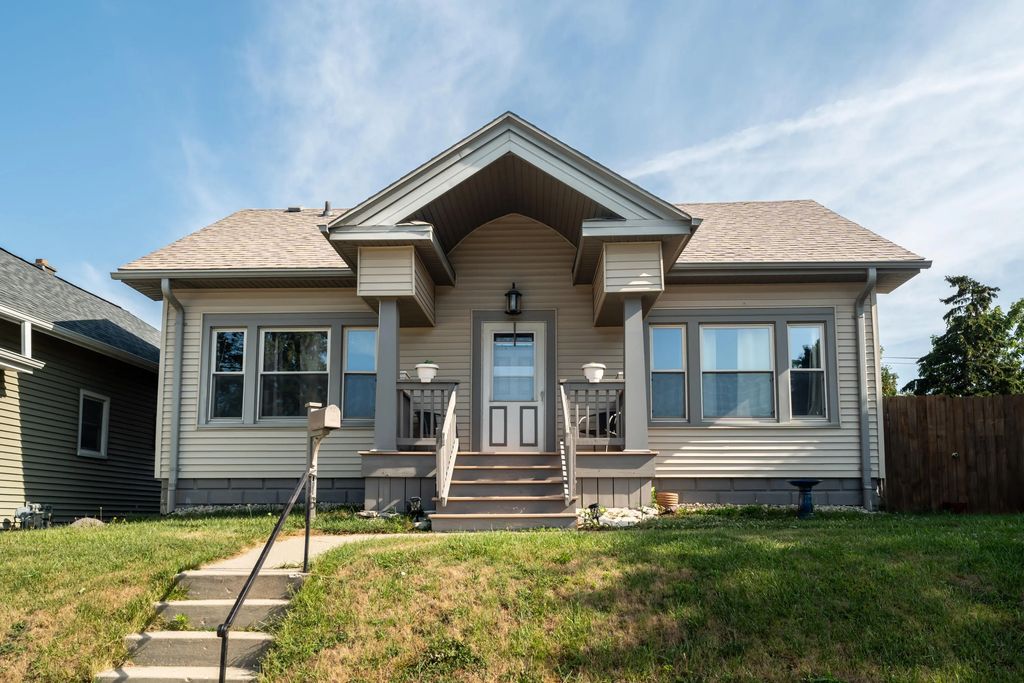 516 Marquette Ave, South Milwaukee