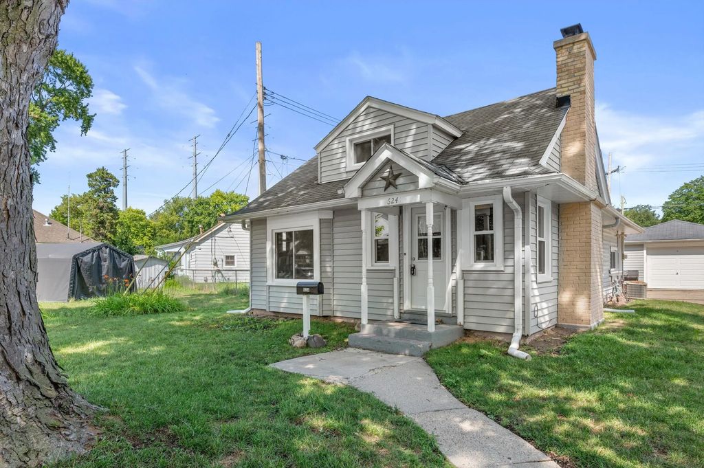 624 S 105th St, West Allis
