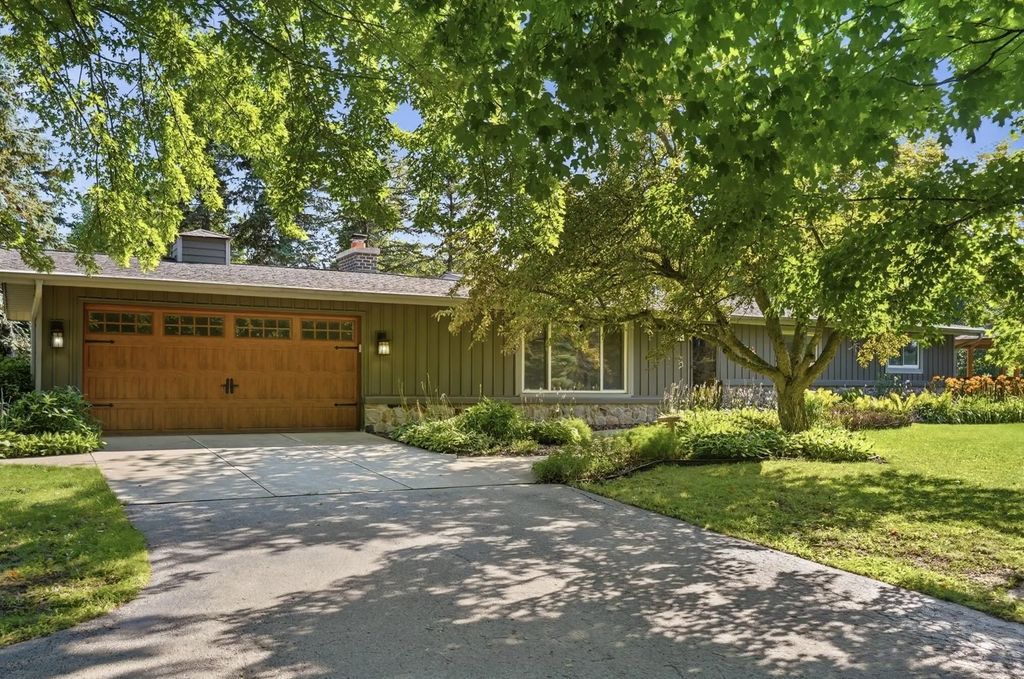 W124n13479 Wasaukee Rd, Germantown