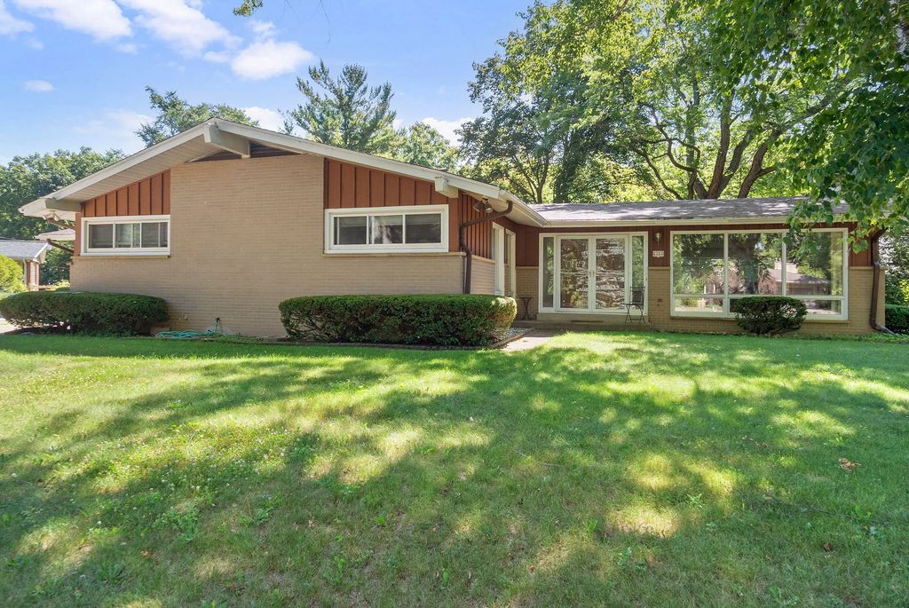 6684 N Atwahl Dr, Glendale