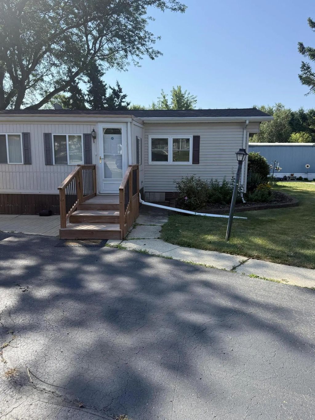 1463 Sunrise Trl, Lyons