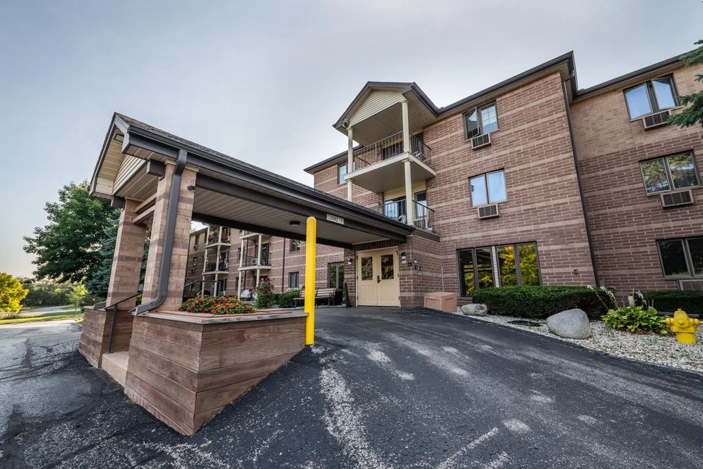 530 N Silverbrook Dr 104, West Bend