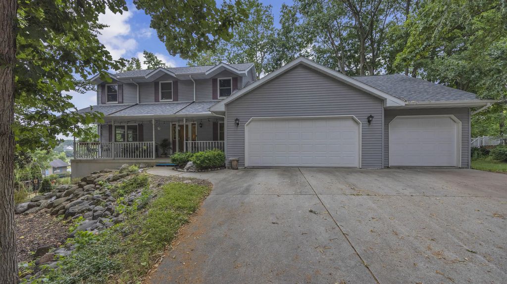 414 Bittersweet Ln, Plymouth