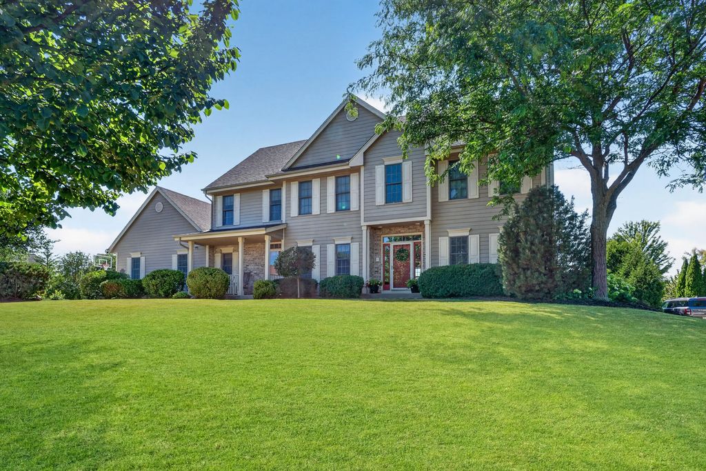W176n5411 Highridge Dr, Menomonee Falls