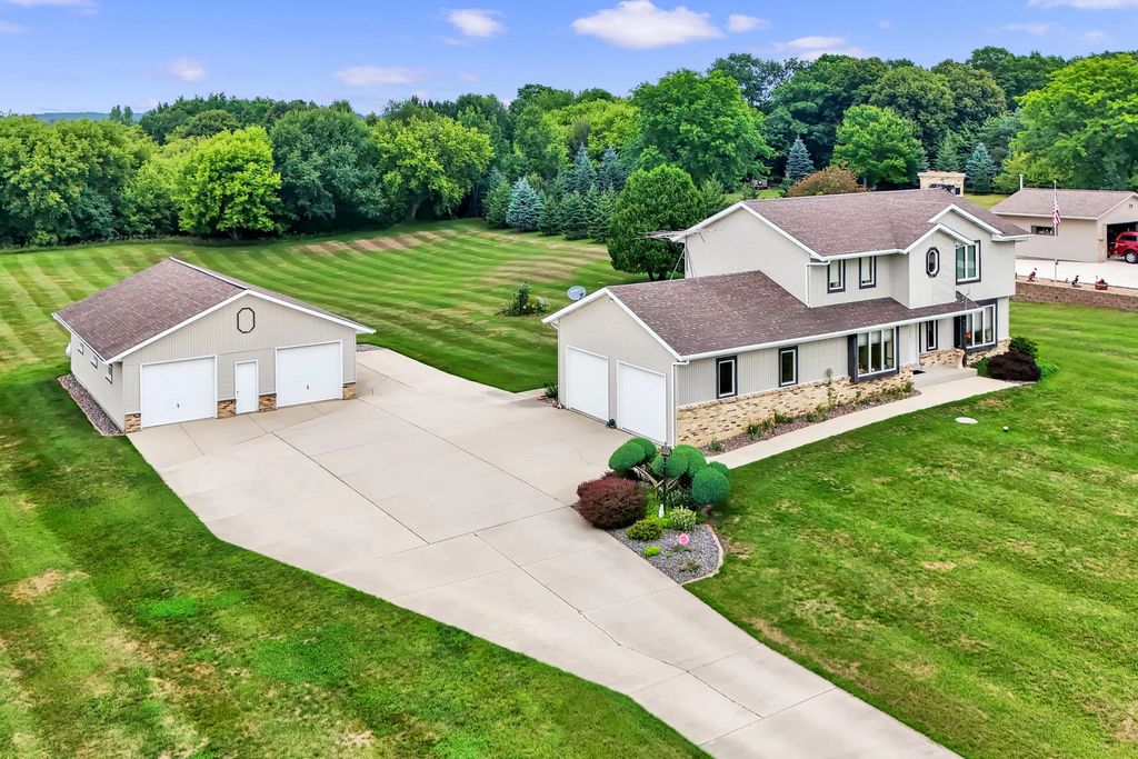 W2041 E River Rd, Auburn