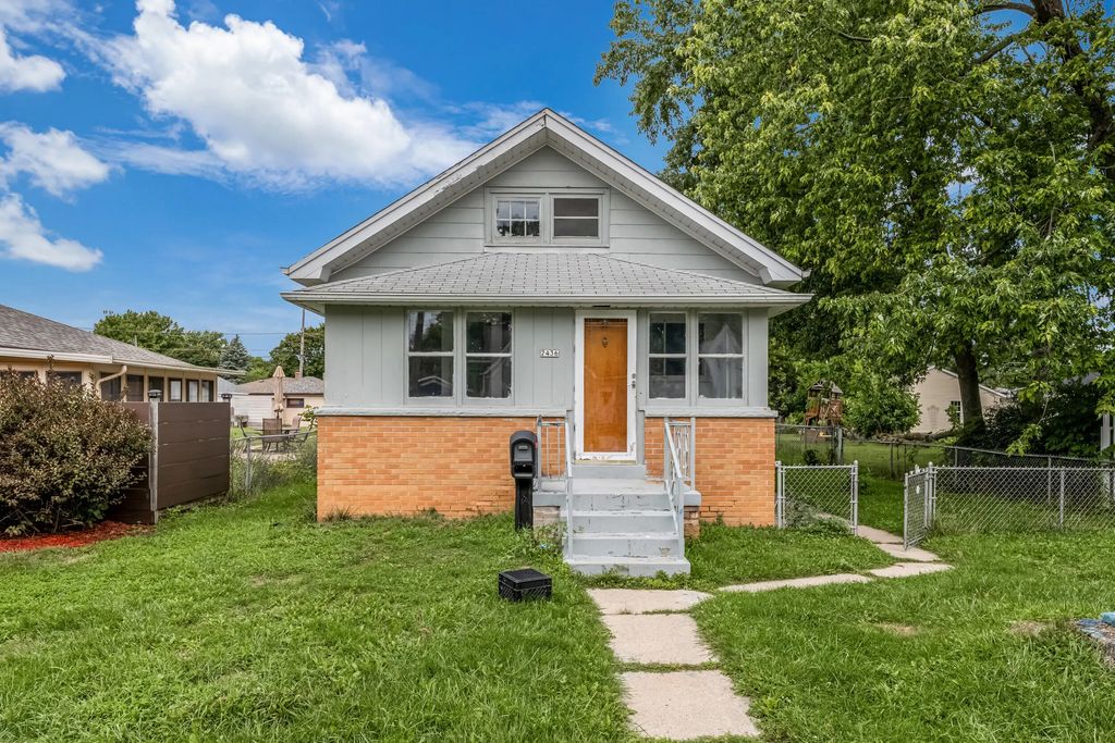 2436 E Whittaker Ave, Saint Francis