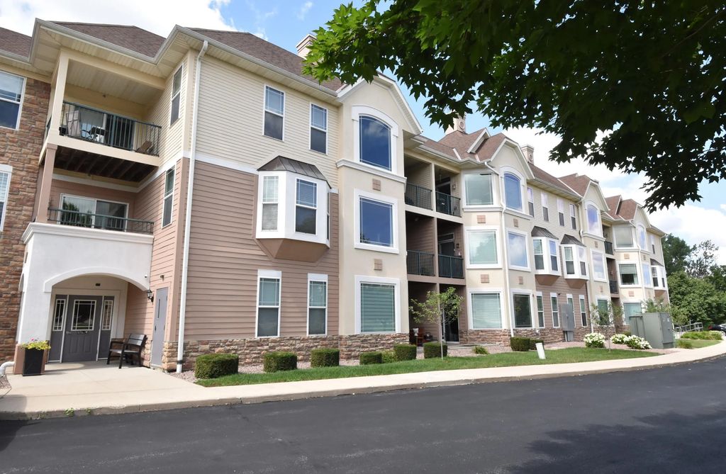 N74w13737 Appleton Ave 316, Menomonee Falls
